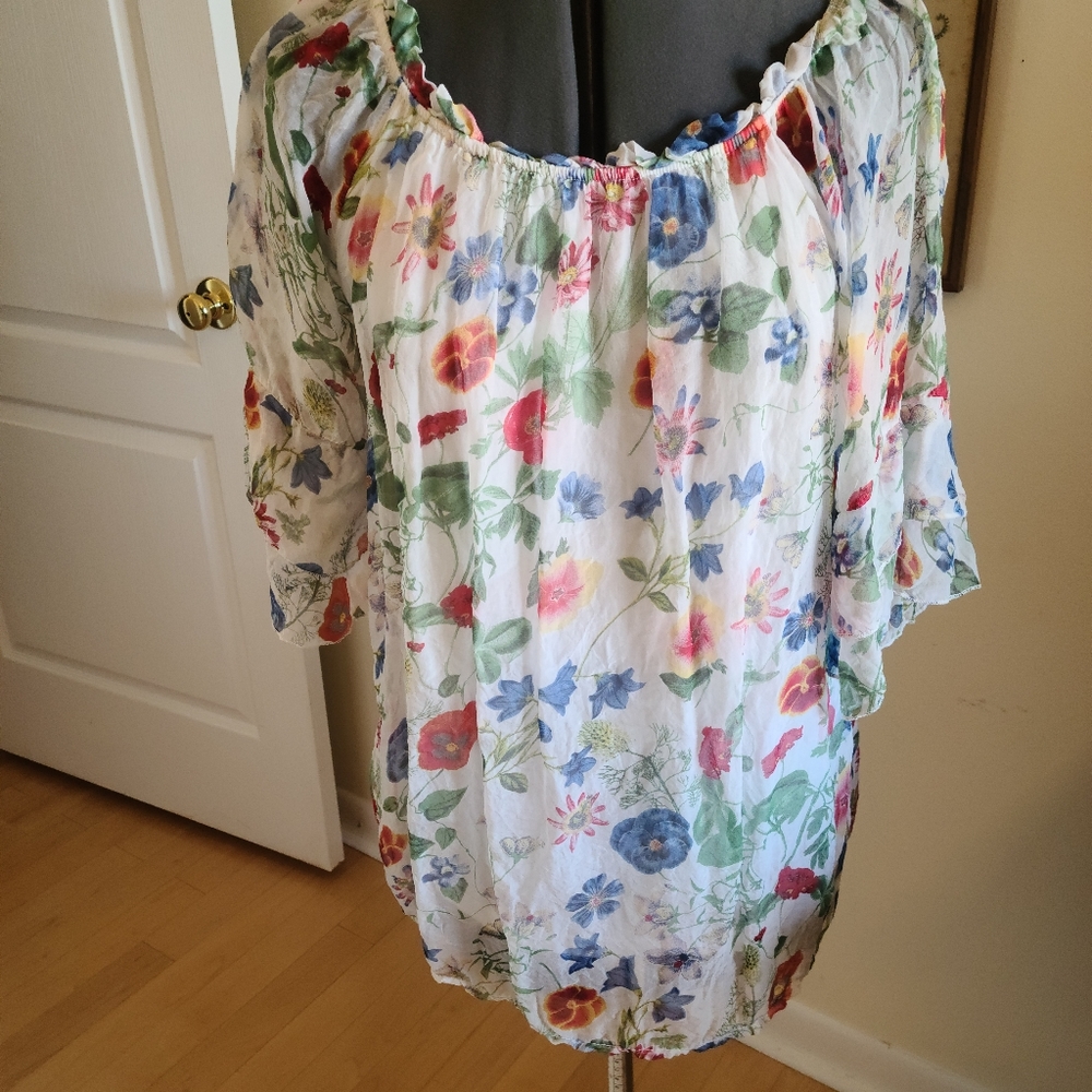 Beautiful floral top can be worn off shoulders